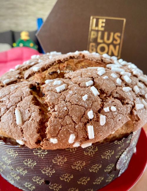 イタリアのパン屋さんのパネットーネ